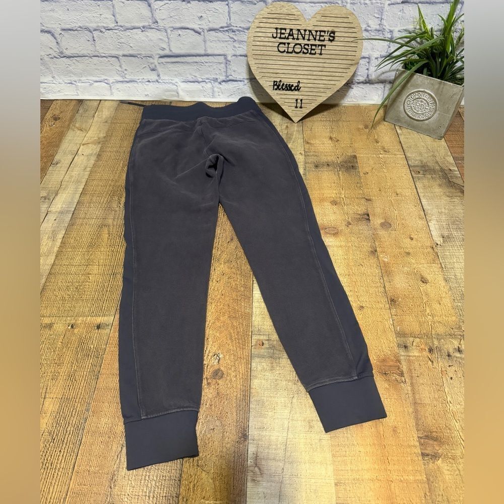 Lululemon Get Going Jogger 28.5"
Dark Shadow size 4
